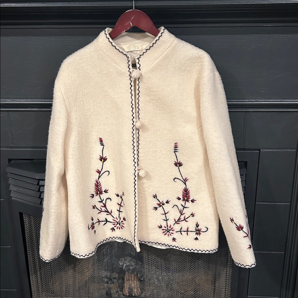 VINTAGE Embroidered Wool Cream Jacket with Floral Design
